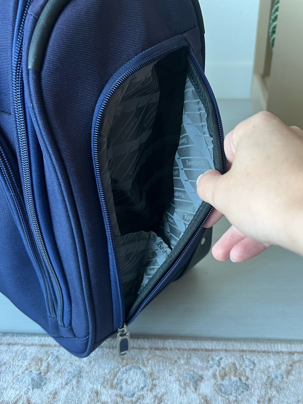 Travel Pro Carry On Suitcase Roller - Picture 4 of 6